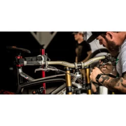 Renthal Fatbar DH Carbon 35MM 800MM Cintre 10 Renthal Fatbar DH Carbon 35MM 800MM Cintre -Vélos Composants Magasin renthal fatbar dh carbon 35mm 800mm cintre cockpit m153 m154 3 39483 3